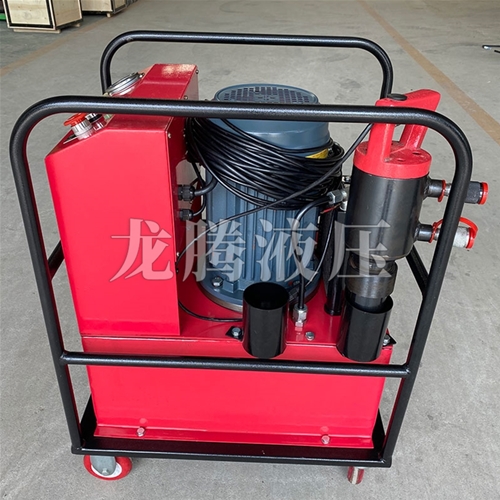 環槽鉚釘機